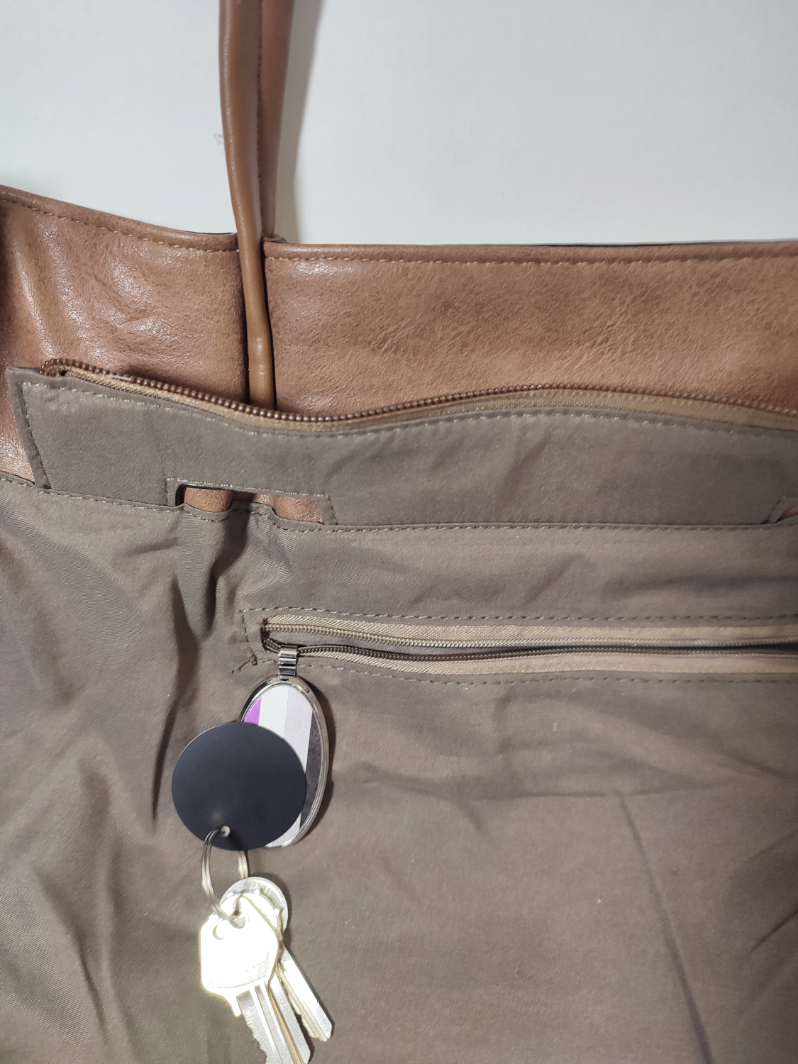 'No Thanks' | Magnetic Phone & Key holder | For your bag, your car, your kitchen and more